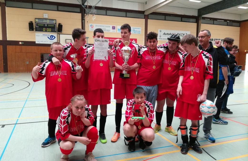Fußballturnier in Bernkastel – 1. Platz für die Mannschaft der Levana-Schule